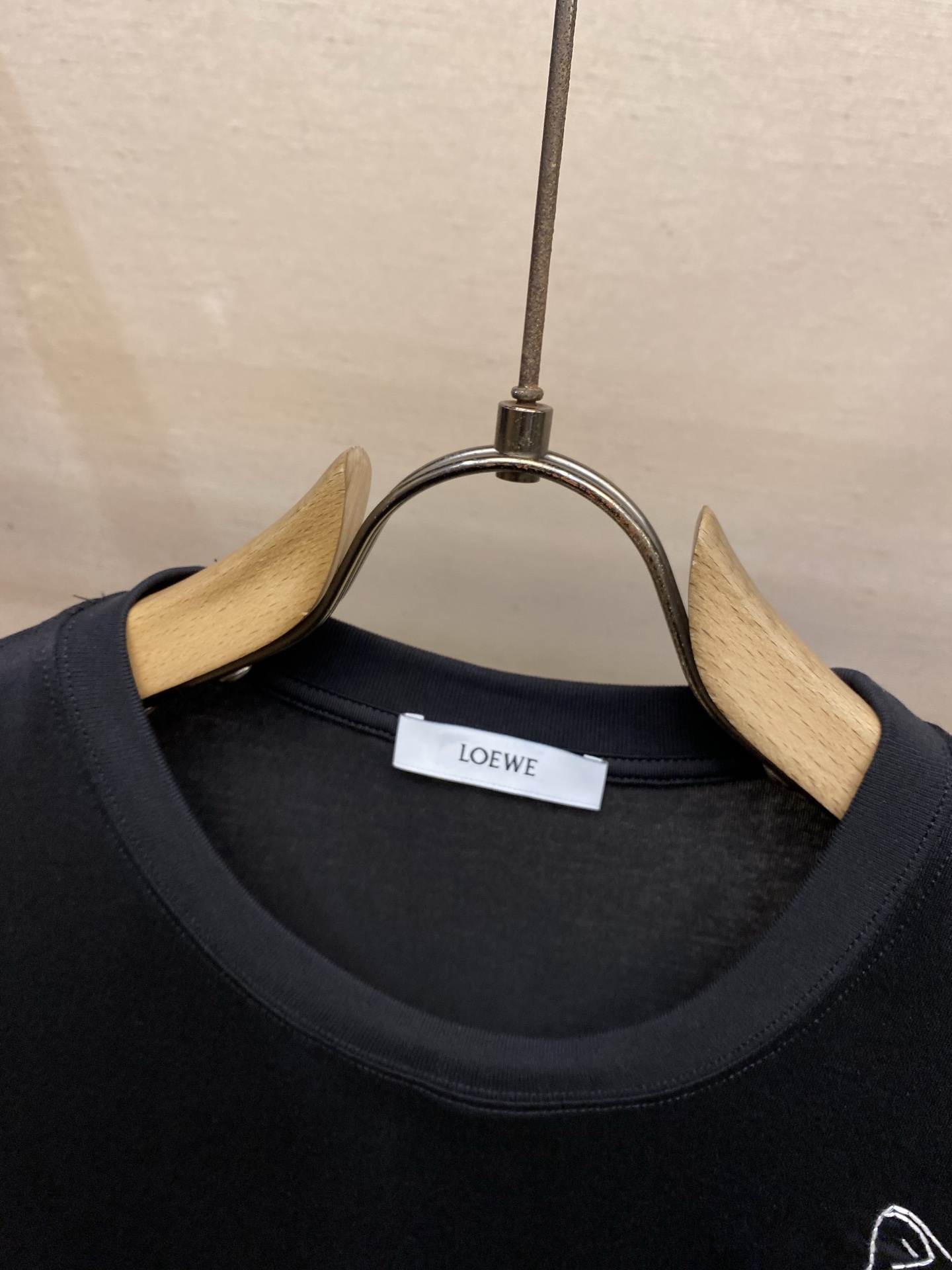 🌟🌟Loewe，新款短袖yyds😍 日常出门闭眼搭 定制纯棉弹力棉面料短袖T恤  魅力在于创造了简约奢华感的时尚,随意搭
