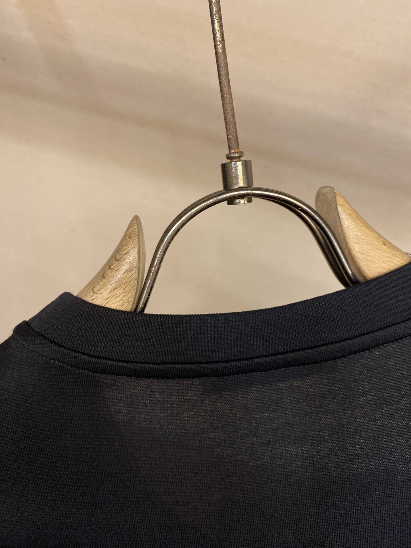 🌟🌟Loewe，新款短袖yyds😍 日常出门闭眼搭 定制纯棉弹力棉面料短袖T恤  魅力在于创造了简约奢华感的时尚,随意搭