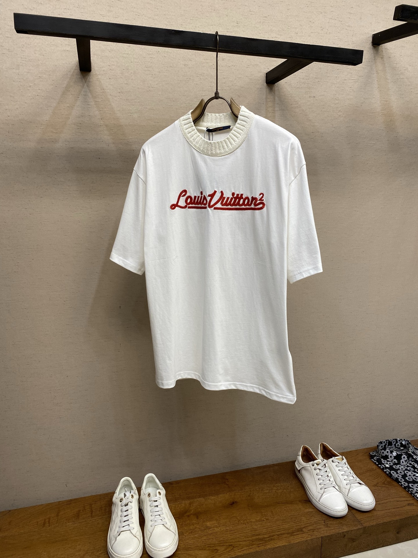 NO:848418,1V, classic letter embroidered round neck short sleeves, genuine purchased for 9939, 16-count single yarn compact linen cotton, customized 3-needle woolen hollow cotton collar, imported embroidery, cloth fermentation washing, customized 11 trademarks, loose fit, size S-XL,, T-shirt,198609091V,经典字母刺绣圆领短袖 正品9939购入 16支单纱紧密麻棉 定制3针毛织空心棉领 进口刺绣 布匹酵洗 定制11商标 宽松版型 尺码S-XL,,T-shirt,,Men's clothing