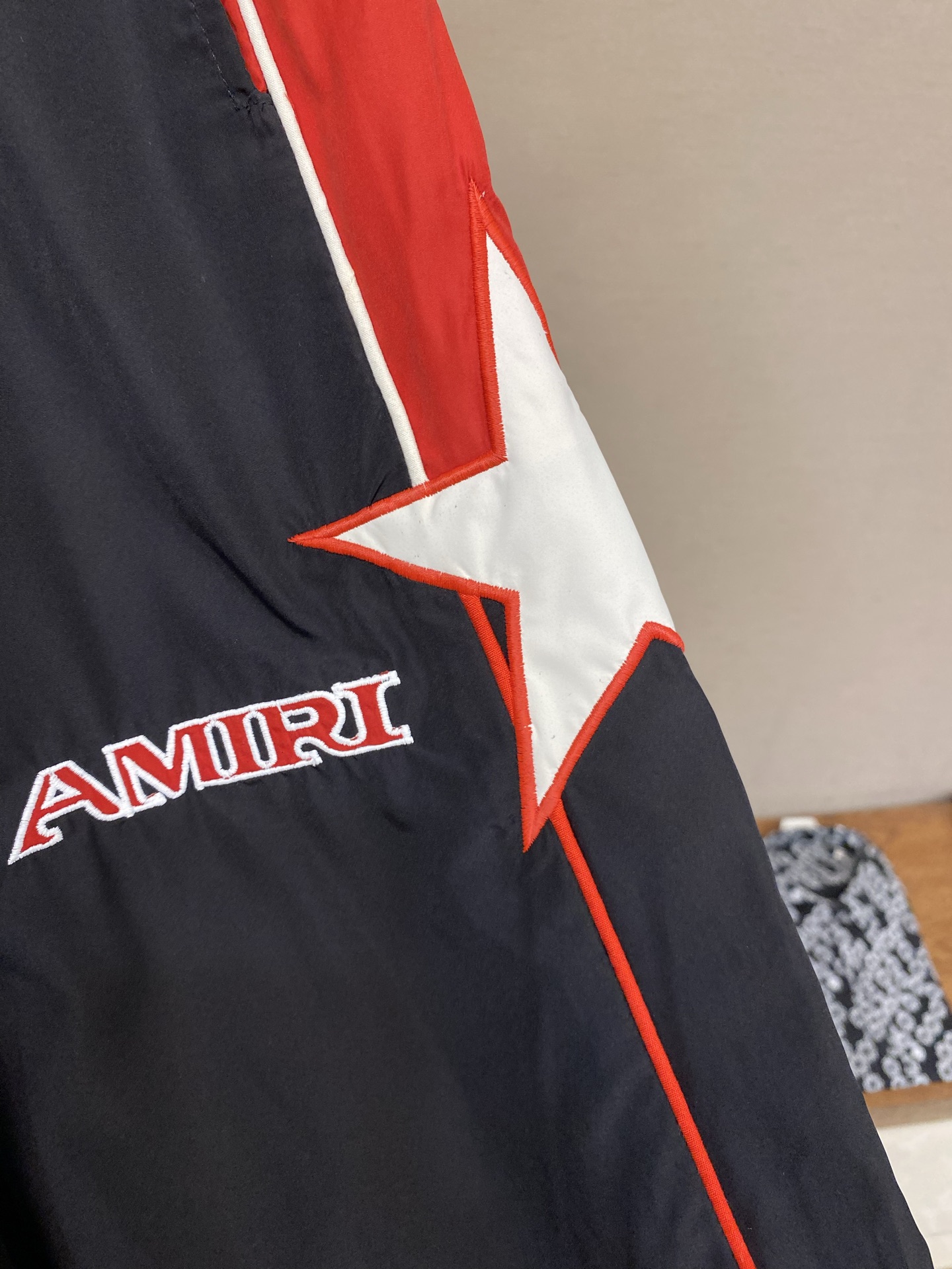 🌟🌟AMIRI，26SS 星星抽绳运动长裤 面料采用💯聚酯纤维运动面料 内里网布透气 星星Am贴布log