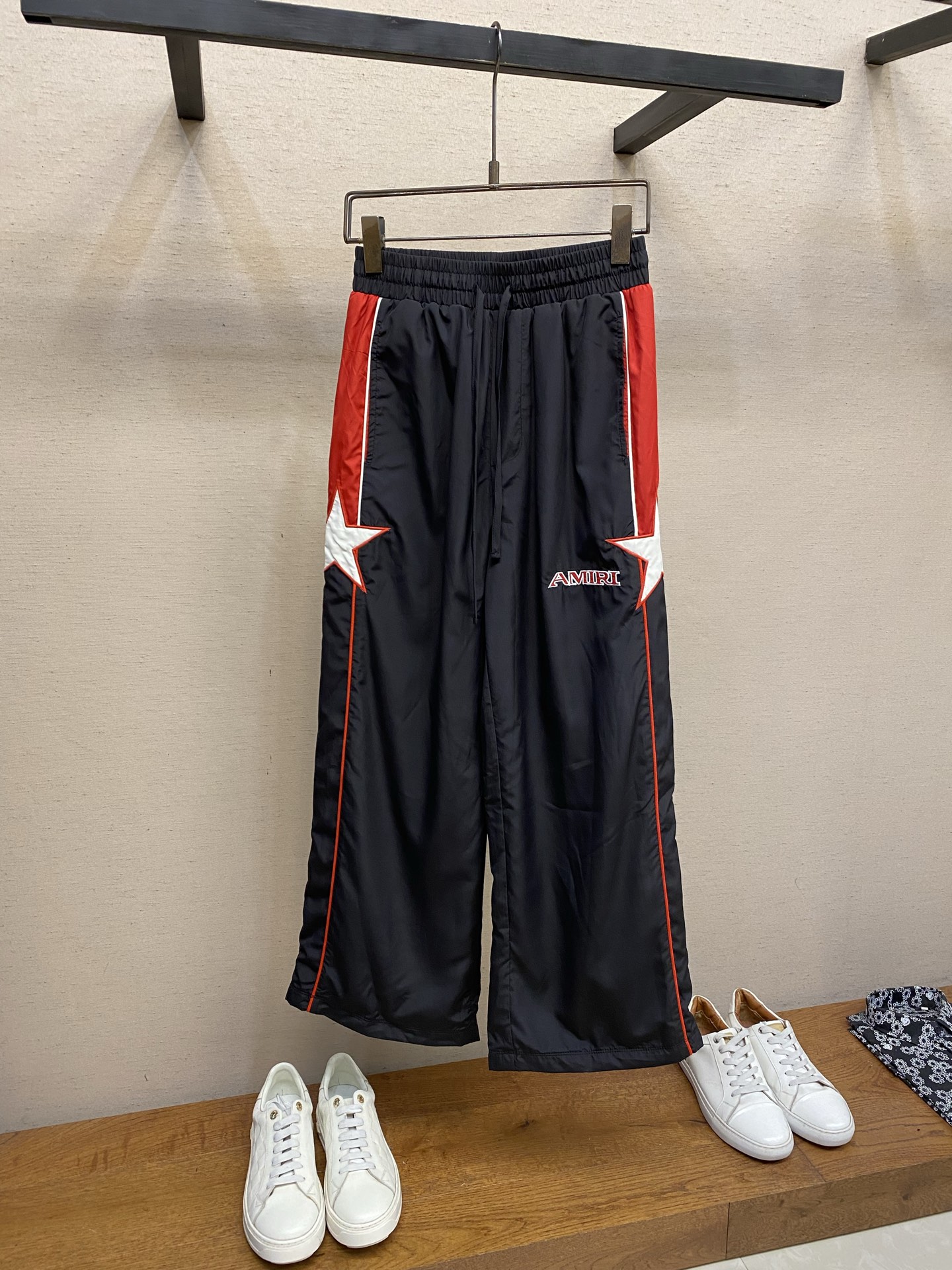 🌟🌟AMIRI，26SS 星星抽绳运动长裤 面料采用💯聚酯纤维运动面料 内里网布透气 星星Am贴布log