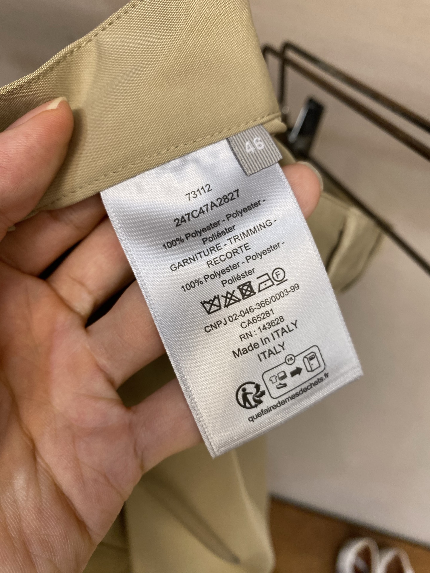 🌟🌟Dior，春夏新品工装短裤，前中拉链开合，棉质细纹面料，logo五金标识。两侧有袋，前中腰绳可系松紧