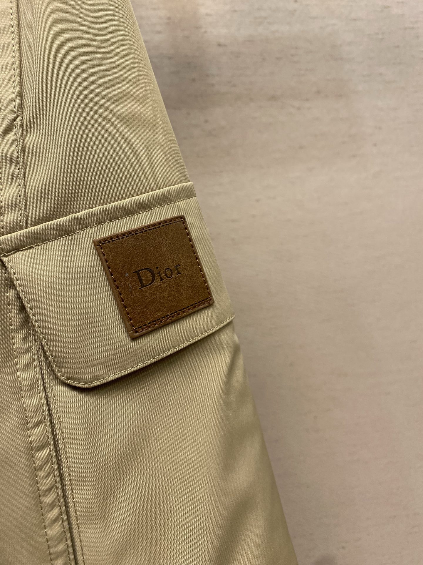 🌟🌟Dior，春夏新品工装短裤，前中拉链开合，棉质细纹面料，logo五金标识。两侧有袋，前中腰绳可系松紧