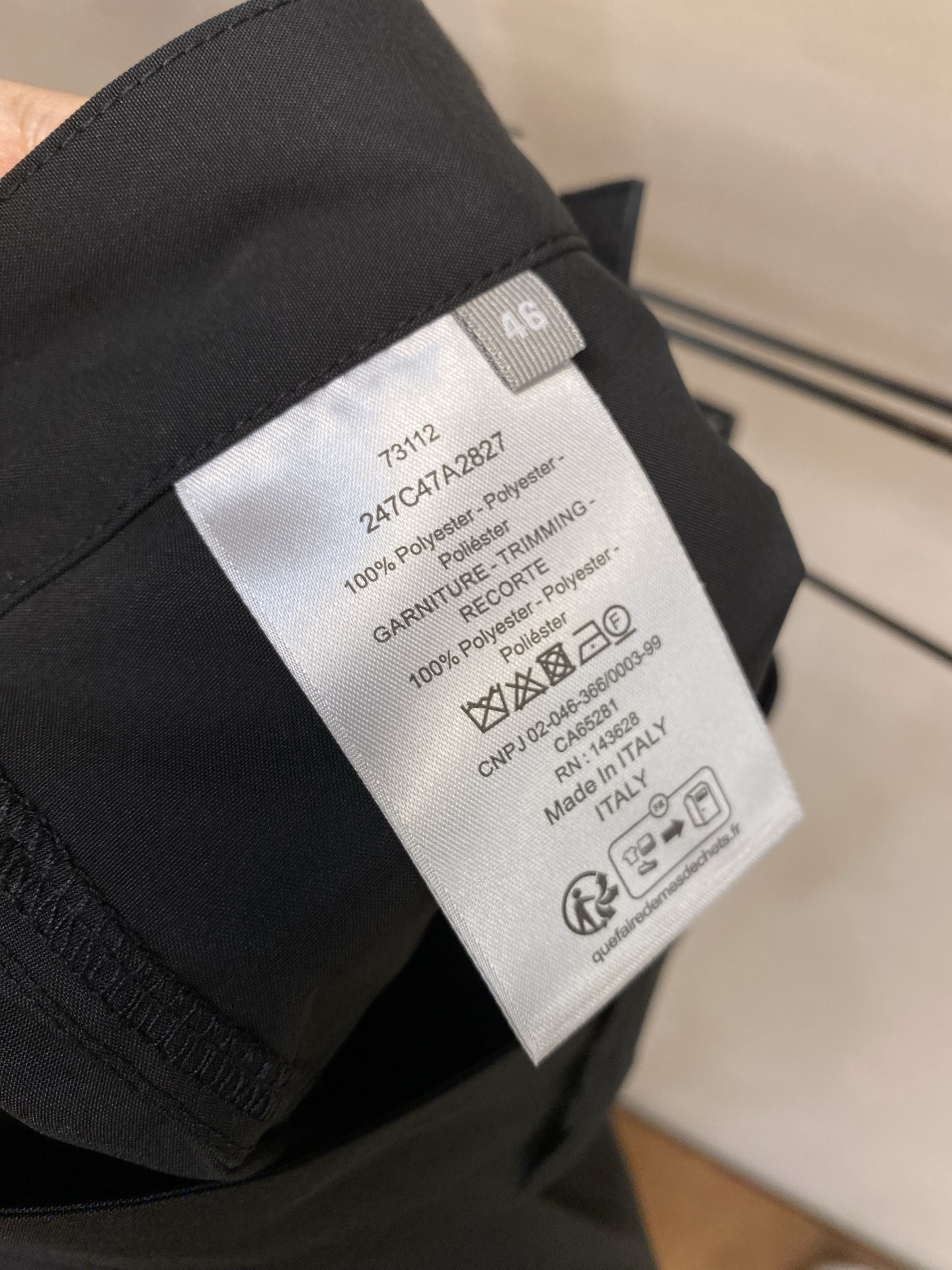 🌟🌟Dior，春夏新品工装短裤，前中拉链开合，棉质细纹面料，logo五金标识。两侧有袋，前中腰绳可系松紧