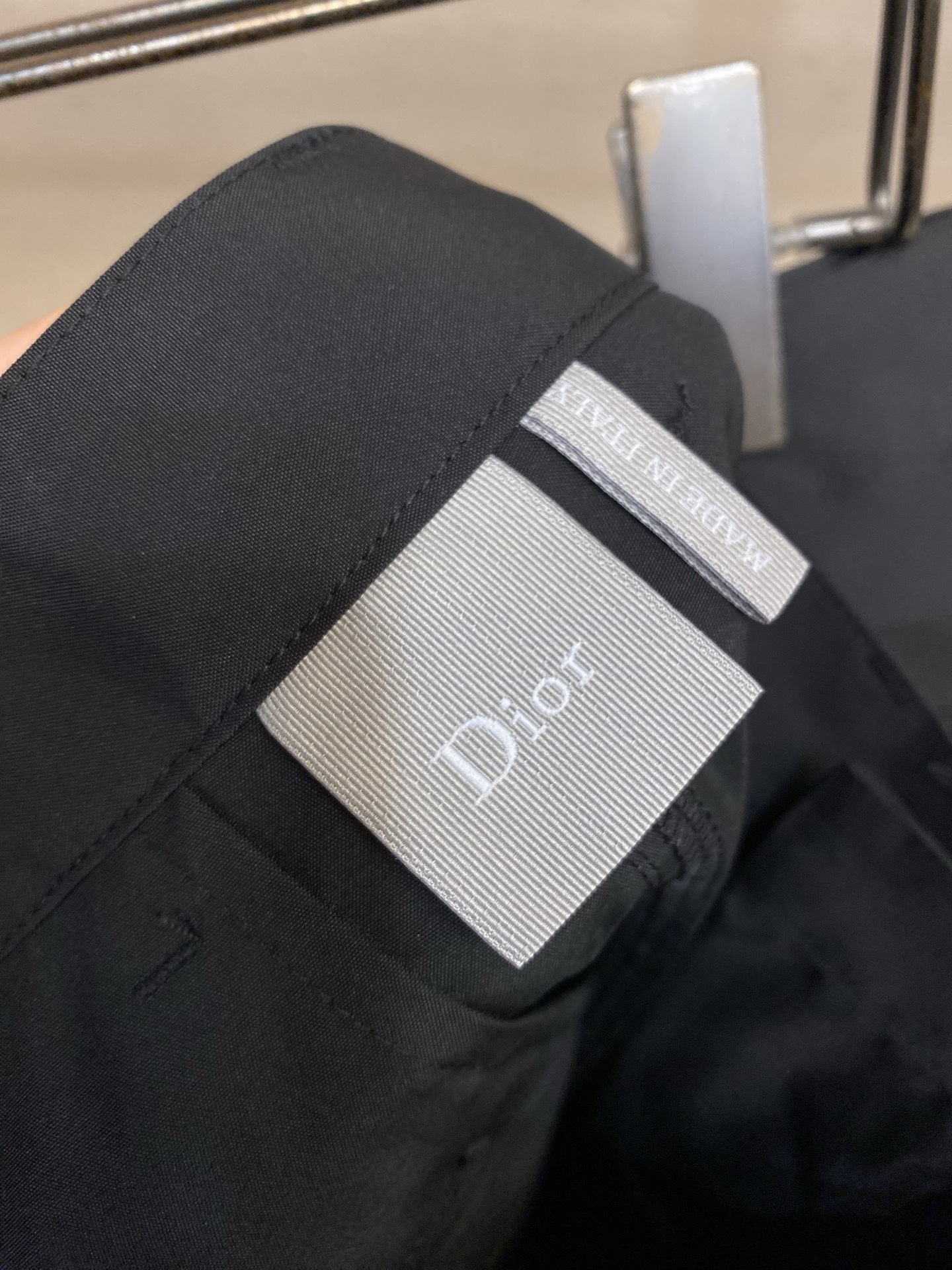 🌟🌟Dior，春夏新品工装短裤，前中拉链开合，棉质细纹面料，logo五金标识。两侧有袋，前中腰绳可系松紧