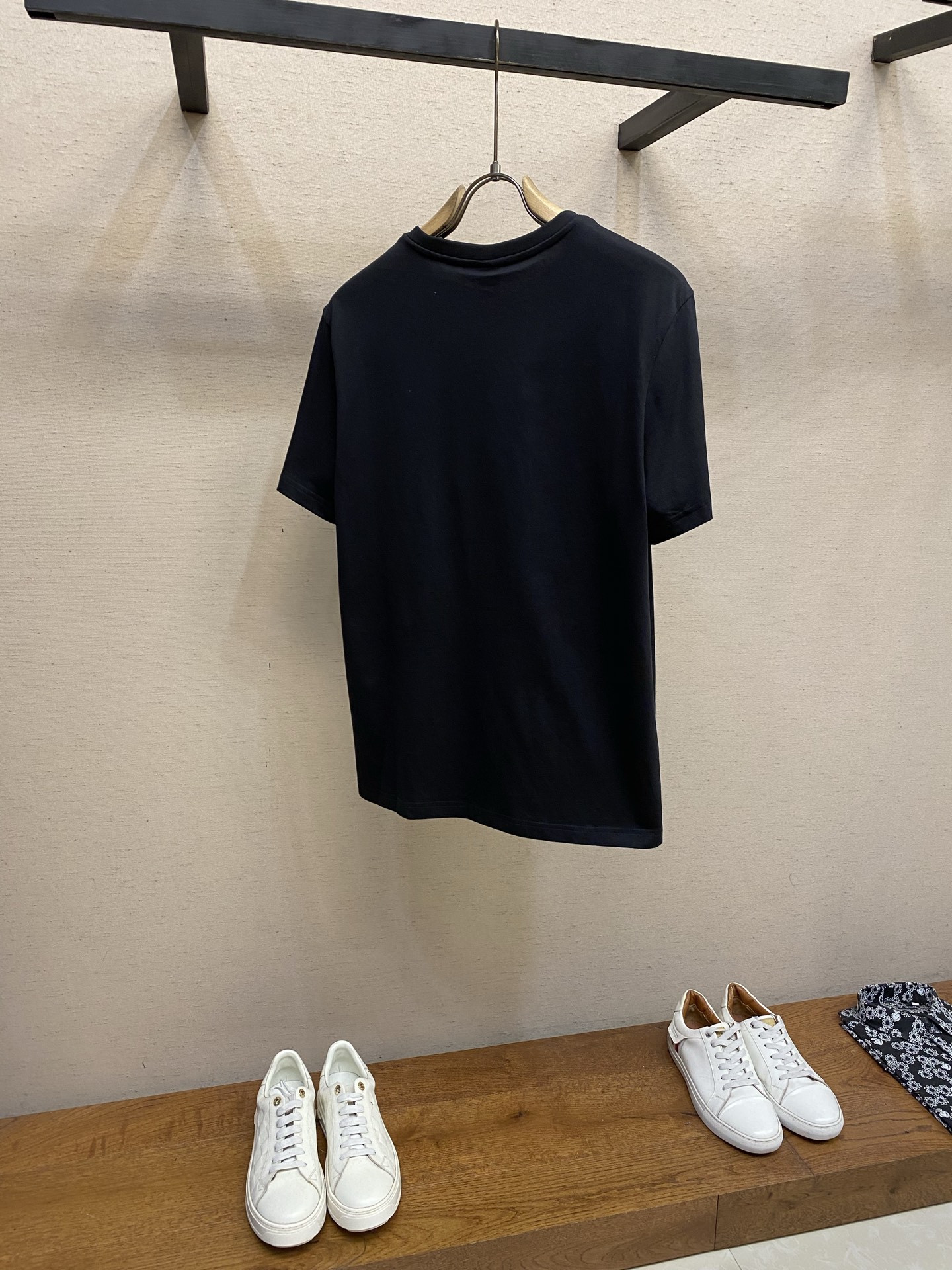 🌟🌟，Moose Kn工装贴袋短袖面料选择：选用高支双纱精梳针织棉，定织平纹针织坯布。高密双纱纺织结构，