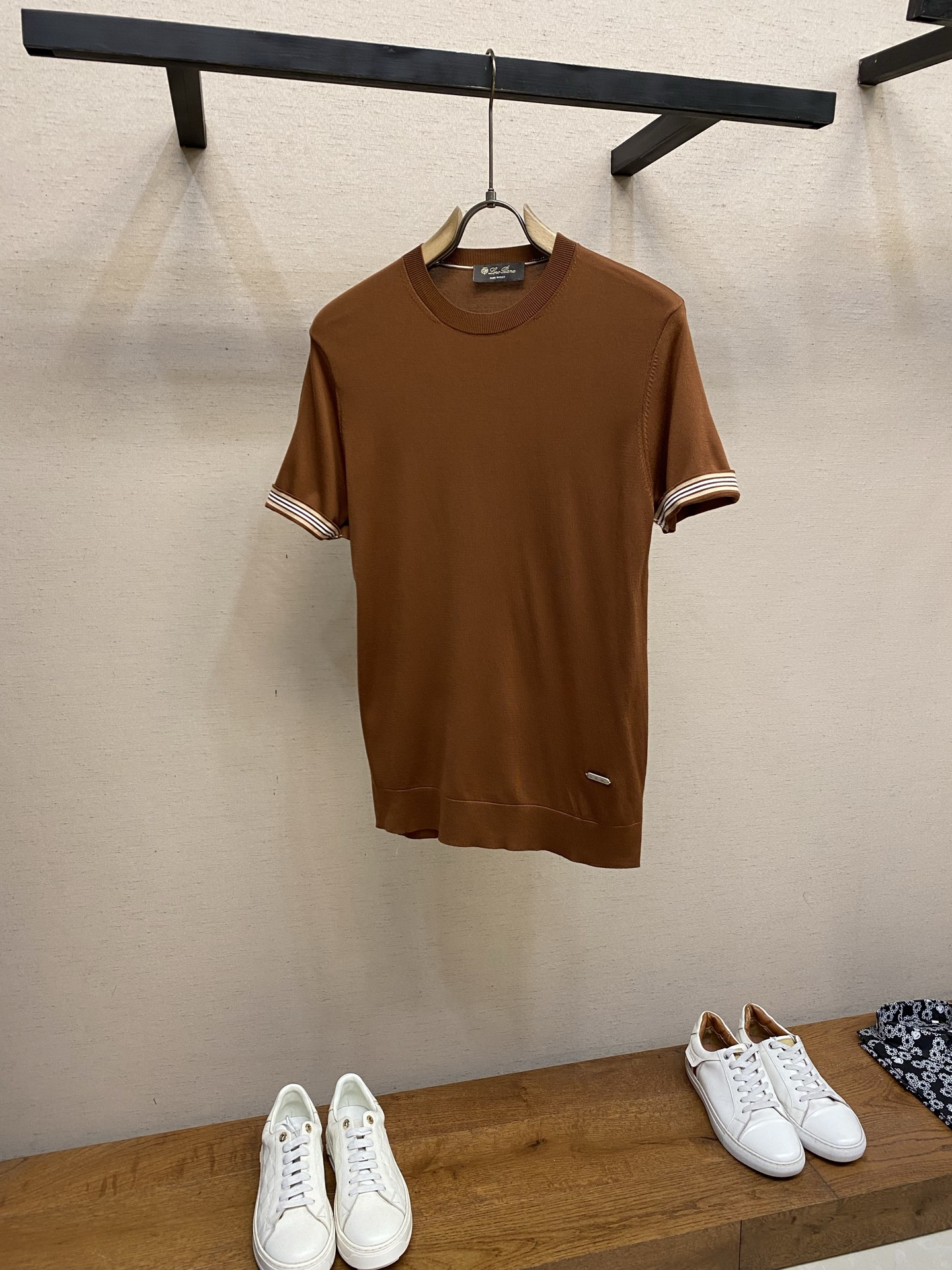 🌟🌟Loro Piana，圆领针织短袖T恤，采用高品质针织面料，柔软亲肤又透气，夏天穿超舒服 简约又有细