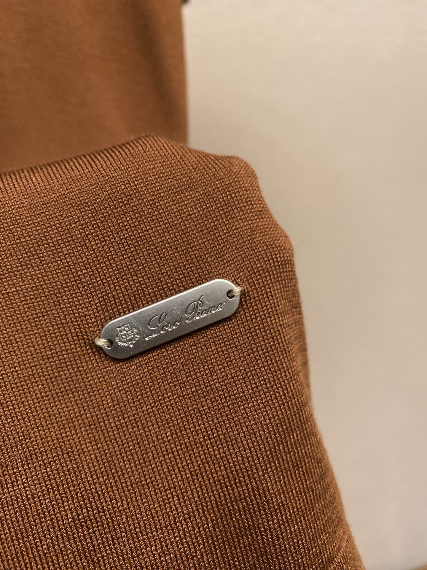 🌟🌟Loro Piana，圆领针织短袖T恤，采用高品质针织面料，柔软亲肤又透气，夏天穿超舒服 简约又有细