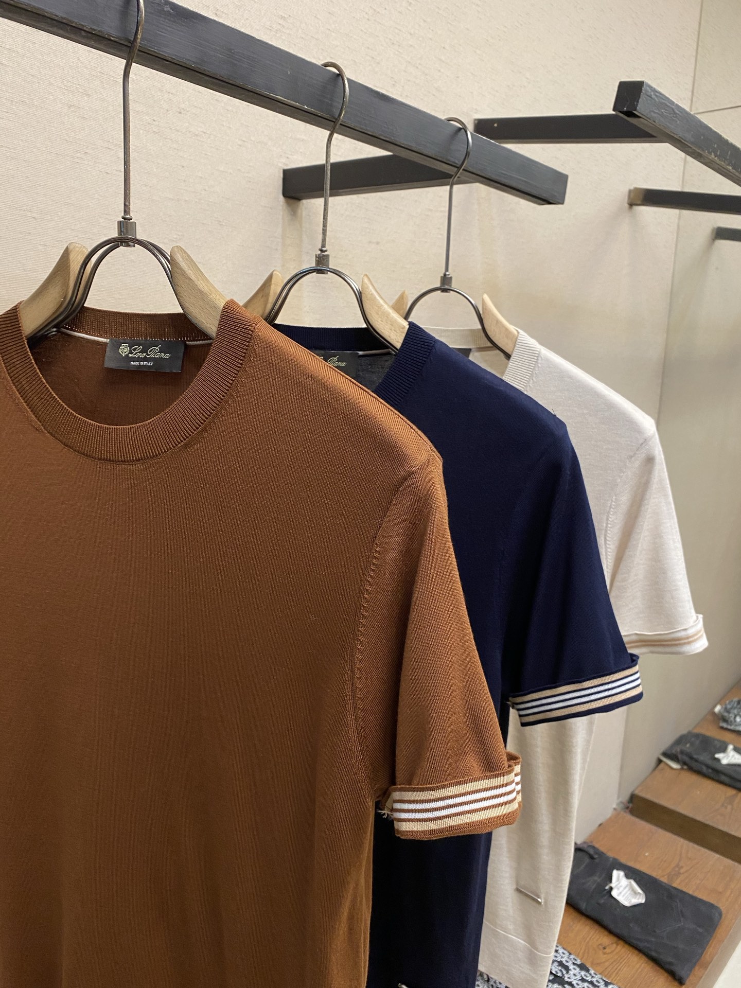 🌟🌟Loro Piana，圆领针织短袖T恤，采用高品质针织面料，柔软亲肤又透气，夏天穿超舒服 简约又有细