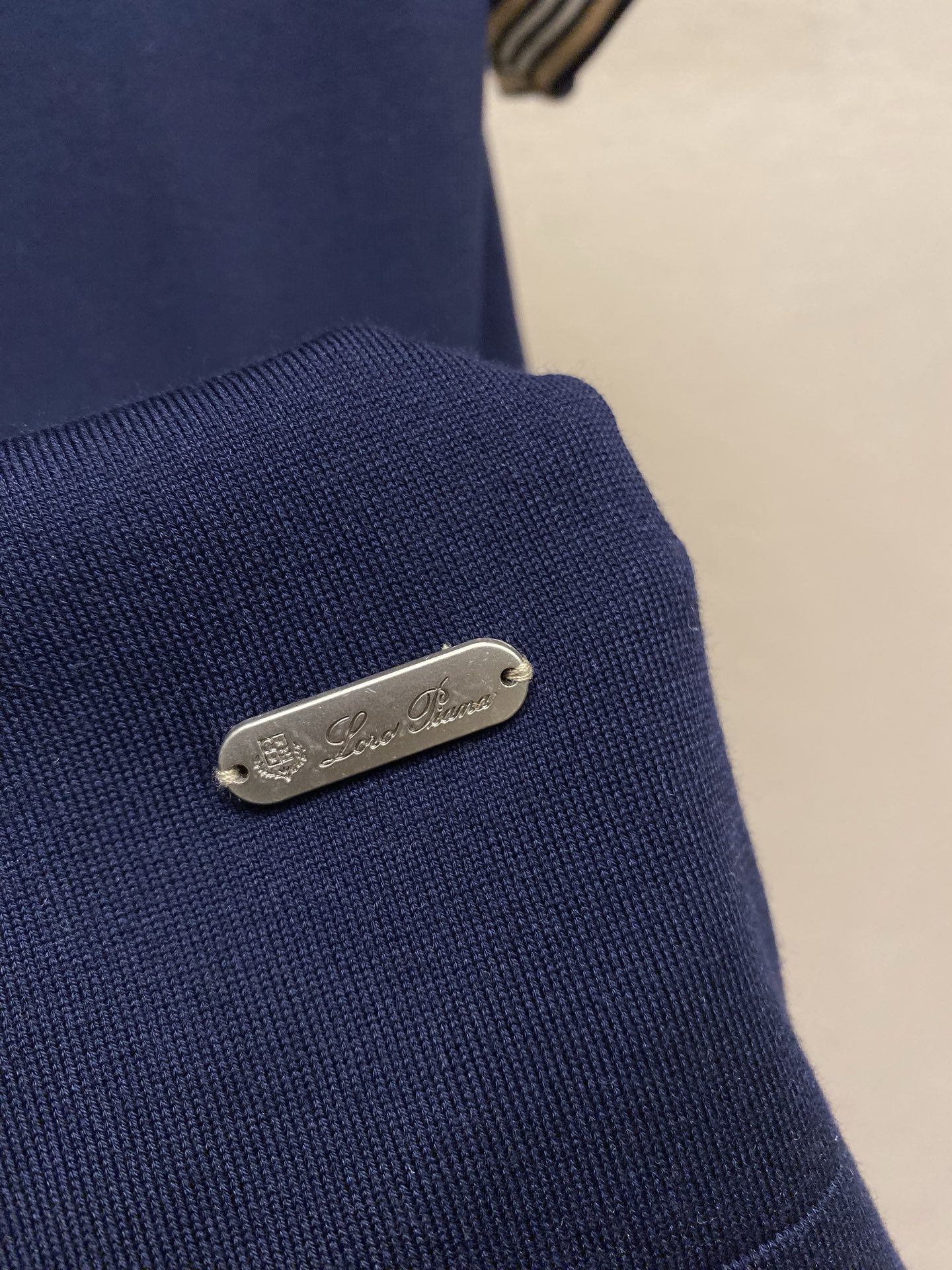🌟🌟Loro Piana，圆领针织短袖T恤，采用高品质针织面料，柔软亲肤又透气，夏天穿超舒服 简约又有细