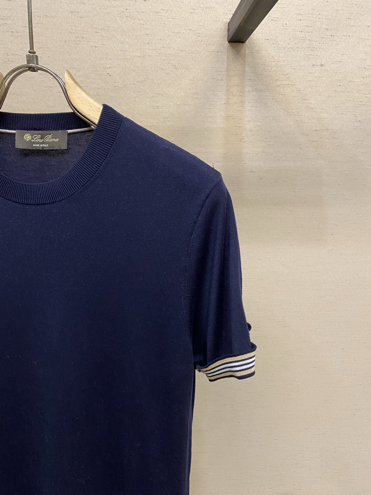 🌟🌟Loro Piana，圆领针织短袖T恤，采用高品质针织面料，柔软亲肤又透气，夏天穿超舒服 简约又有细