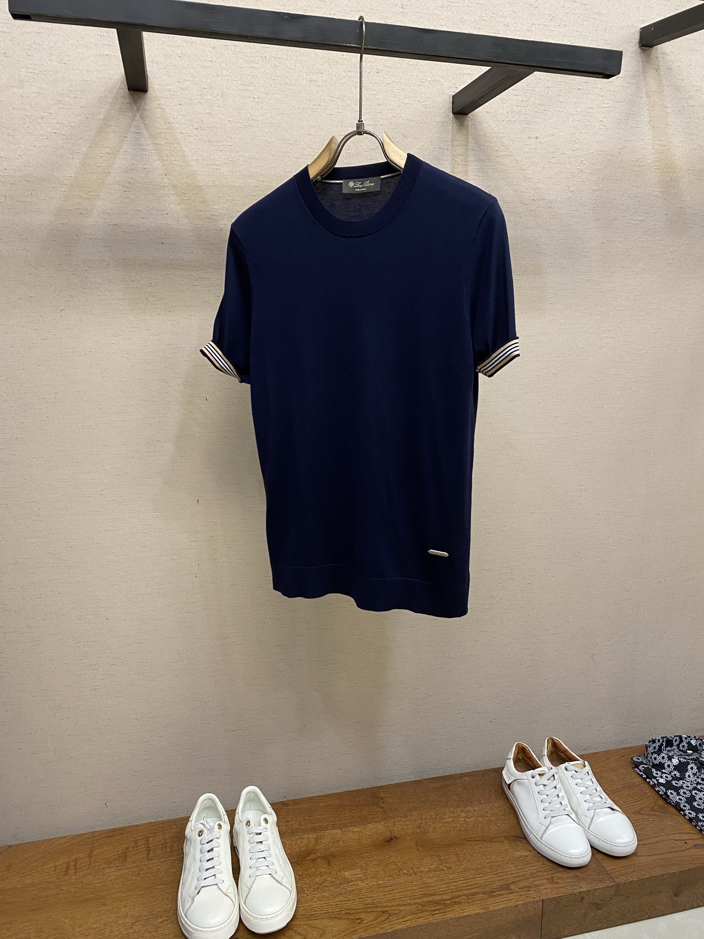 🌟🌟Loro Piana，圆领针织短袖T恤，采用高品质针织面料，柔软亲肤又透气，夏天穿超舒服 简约又有细