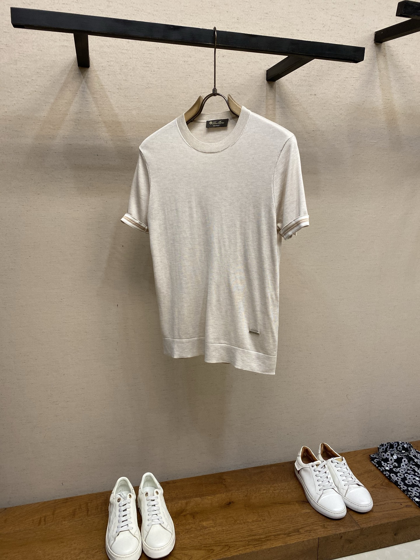 🌟🌟Loro Piana，圆领针织短袖T恤，采用高品质针织面料，柔软亲肤又透气，夏天穿超舒服 简约又有细