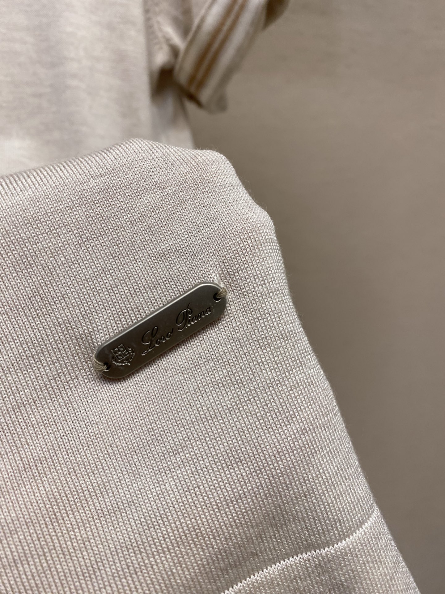 🌟🌟Loro Piana，圆领针织短袖T恤，采用高品质针织面料，柔软亲肤又透气，夏天穿超舒服 简约又有细