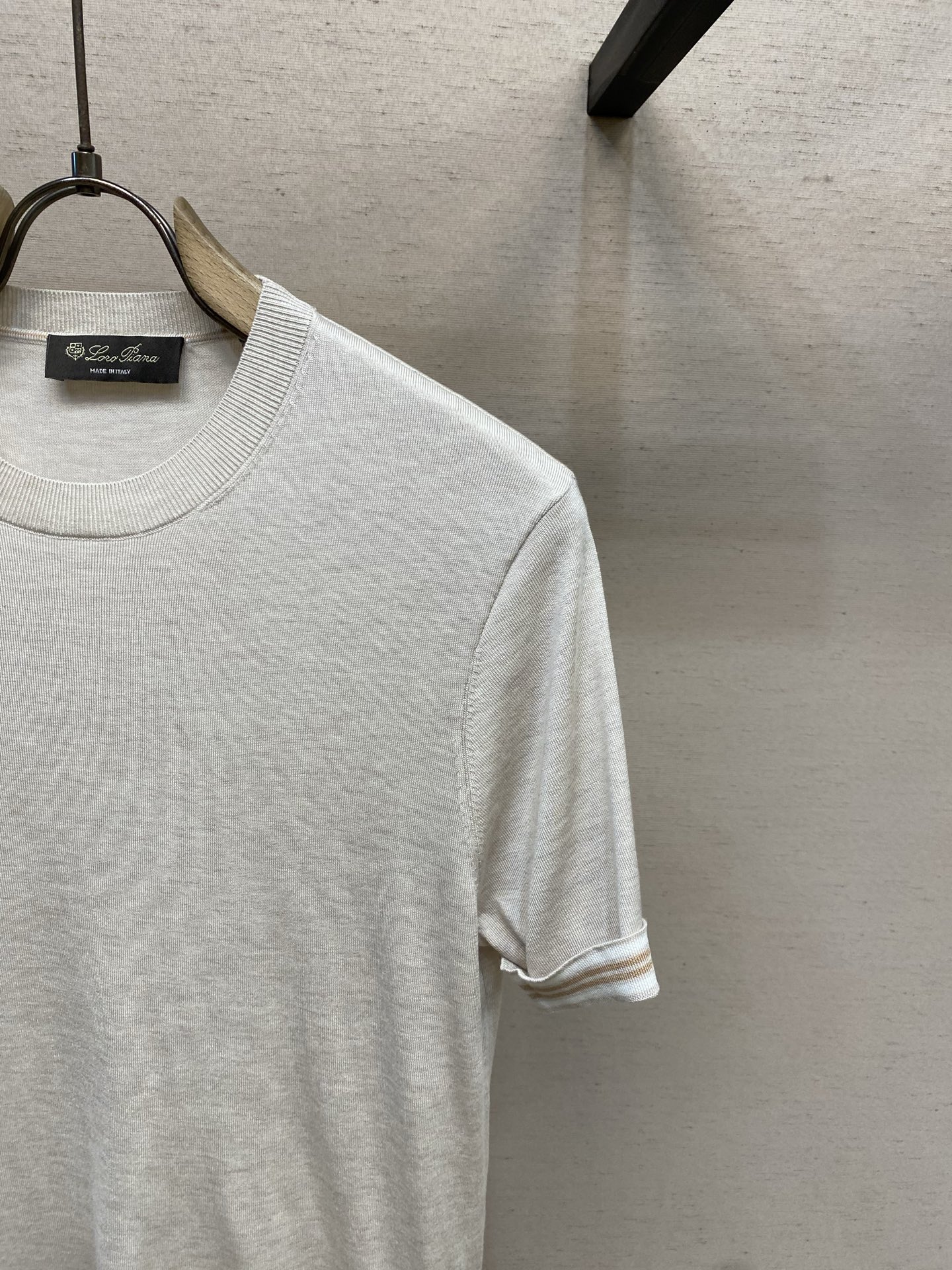 🌟🌟Loro Piana，圆领针织短袖T恤，采用高品质针织面料，柔软亲肤又透气，夏天穿超舒服 简约又有细