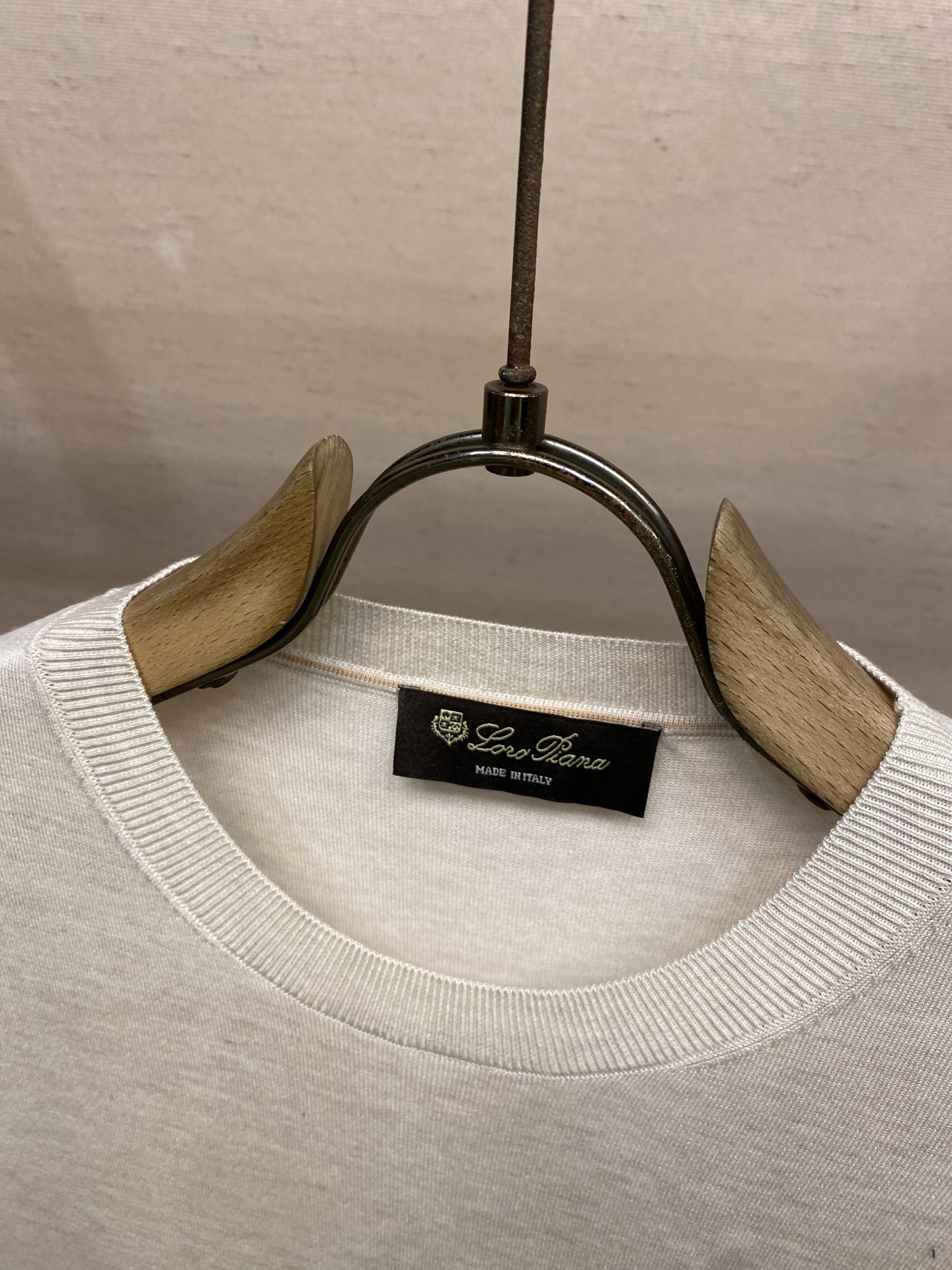 🌟🌟Loro Piana，圆领针织短袖T恤，采用高品质针织面料，柔软亲肤又透气，夏天穿超舒服 简约又有细