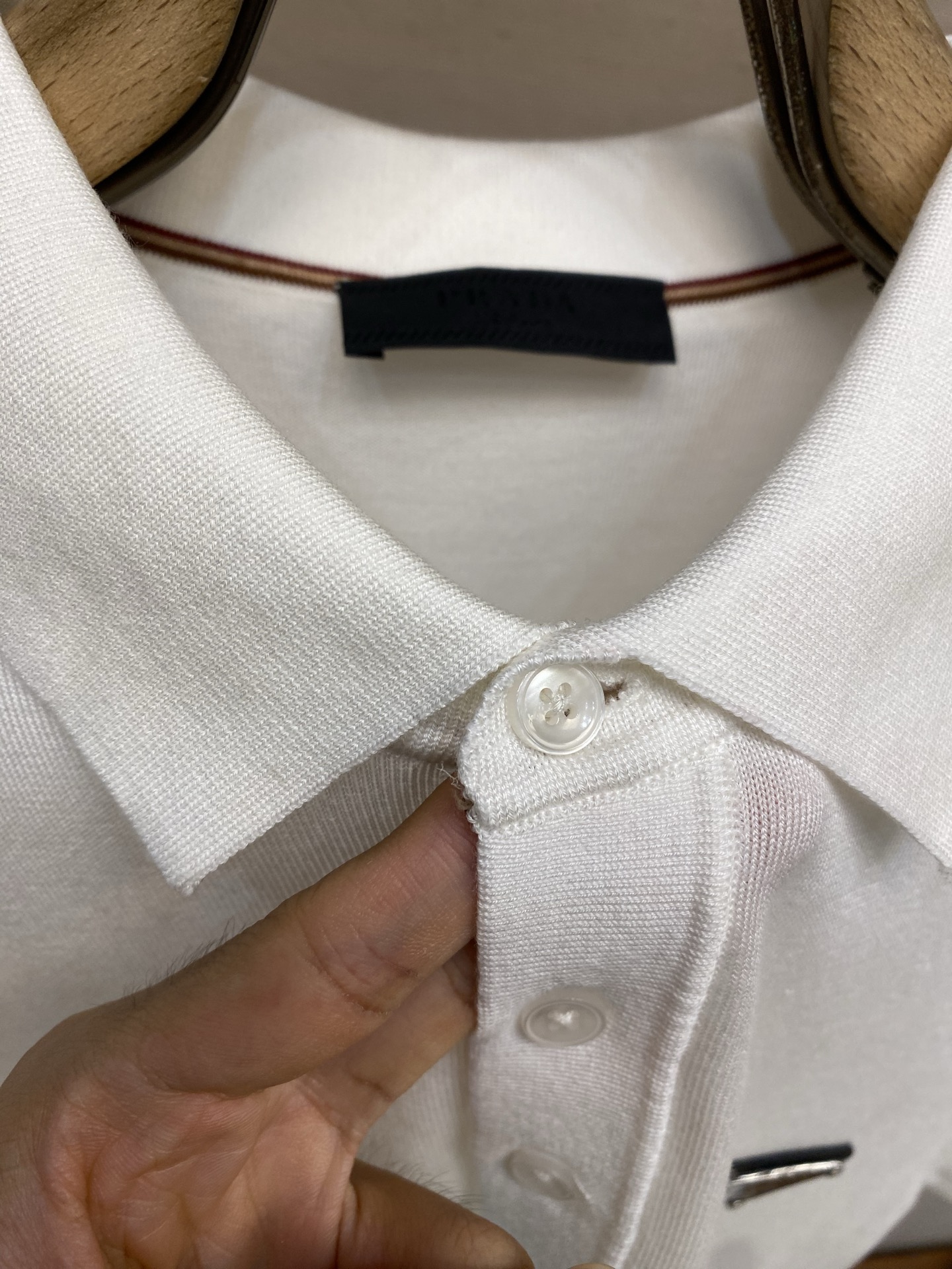 🌟🌟Prada，翻领Polo针织短袖T恤，采用高品质针织面料，柔软亲肤又透气，夏天穿超舒服 简约又有细节