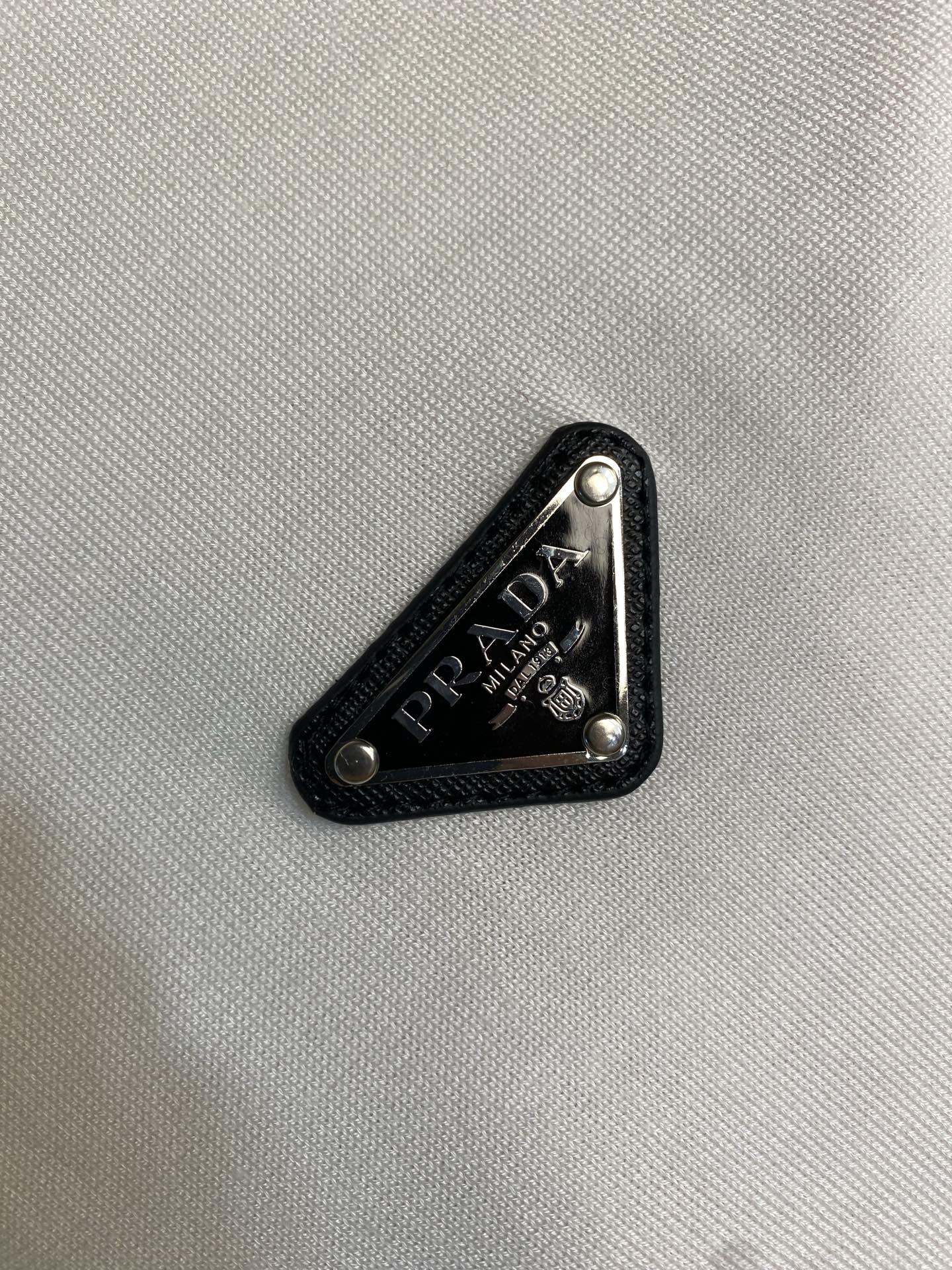 🌟🌟Prada，翻领Polo针织短袖T恤，采用高品质针织面料，柔软亲肤又透气，夏天穿超舒服 简约又有细节