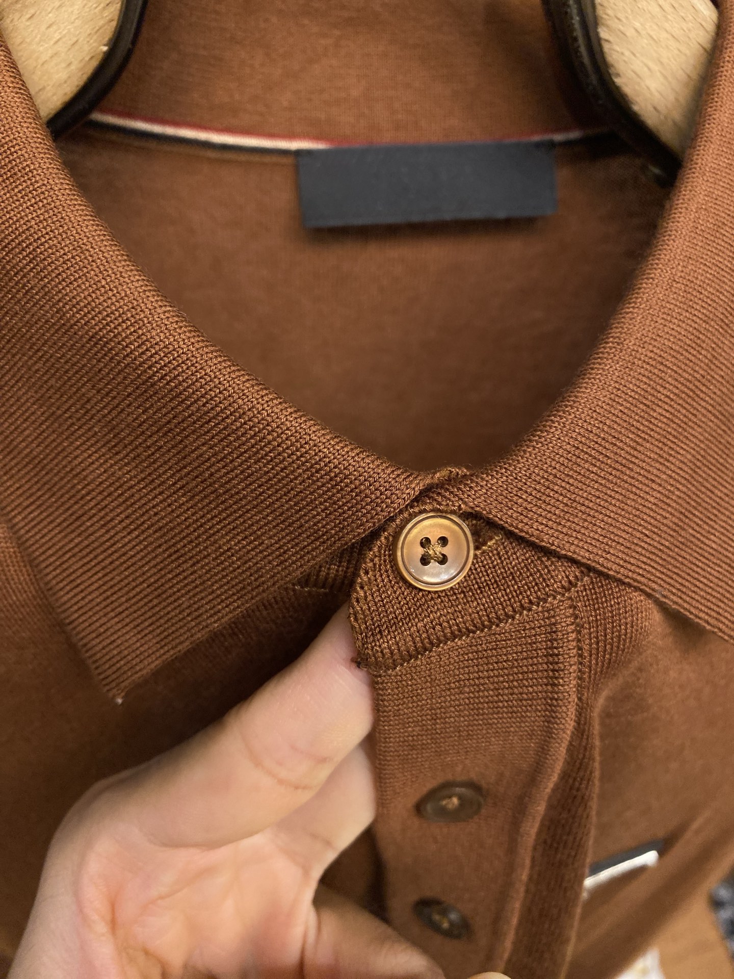 🌟🌟Prada，翻领Polo针织短袖T恤，采用高品质针织面料，柔软亲肤又透气，夏天穿超舒服 简约又有细节