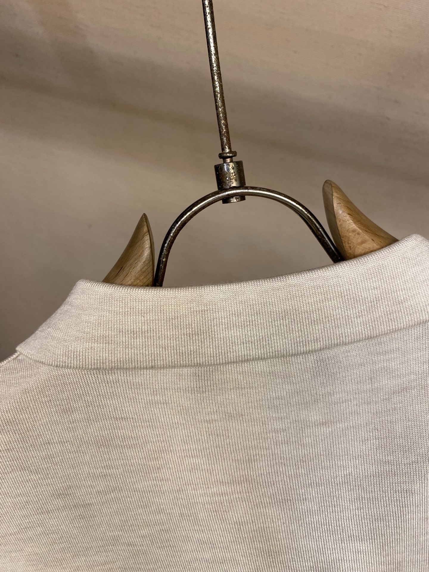 🌟🌟Loro Piana，海鸥领Polo针织短袖T恤，采用高品质针织面料，柔软亲肤又透气，夏天穿超舒服 