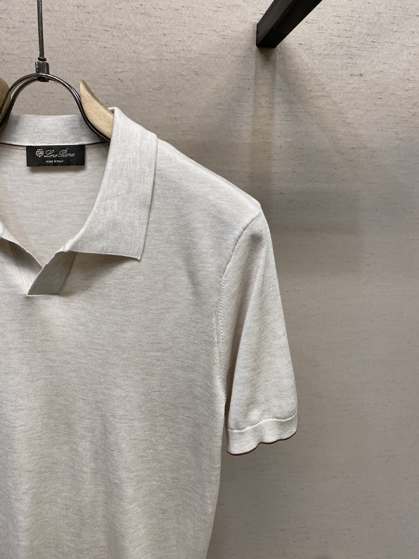 🌟🌟Loro Piana，海鸥领Polo针织短袖T恤，采用高品质针织面料，柔软亲肤又透气，夏天穿超舒服 