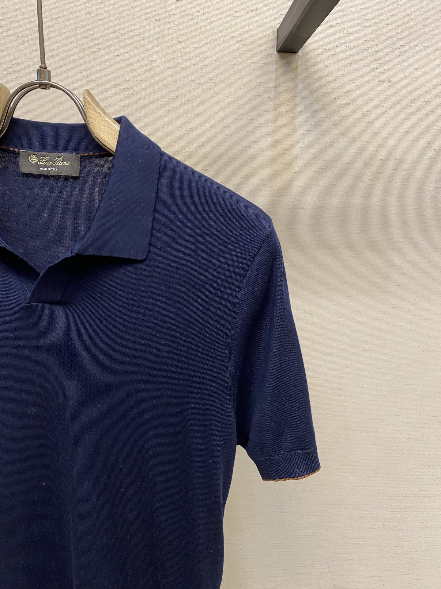 🌟🌟Loro Piana，海鸥领Polo针织短袖T恤，采用高品质针织面料，柔软亲肤又透气，夏天穿超舒服 