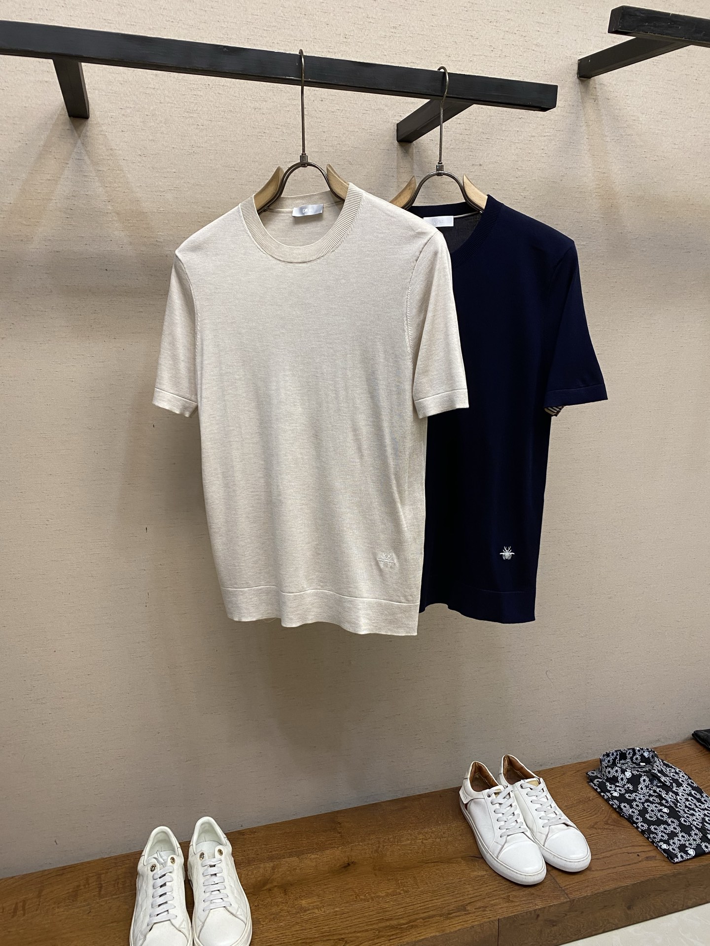🌟🌟Dior，圆领针织短袖T恤，采用高品质针织面料，柔软亲肤又透气，夏天穿超舒服 简约又有细节感，法式慵