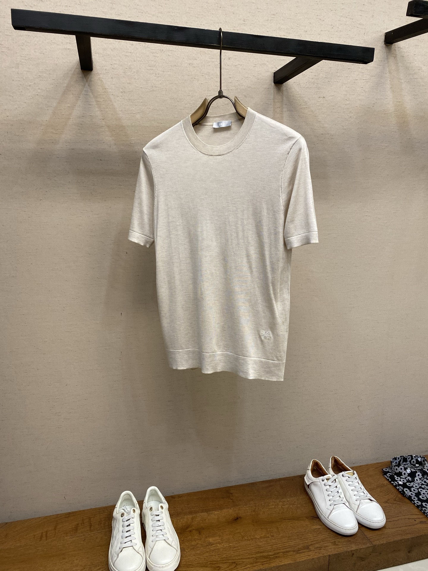 🌟🌟Dior，圆领针织短袖T恤，采用高品质针织面料，柔软亲肤又透气，夏天穿超舒服 简约又有细节感，法式慵