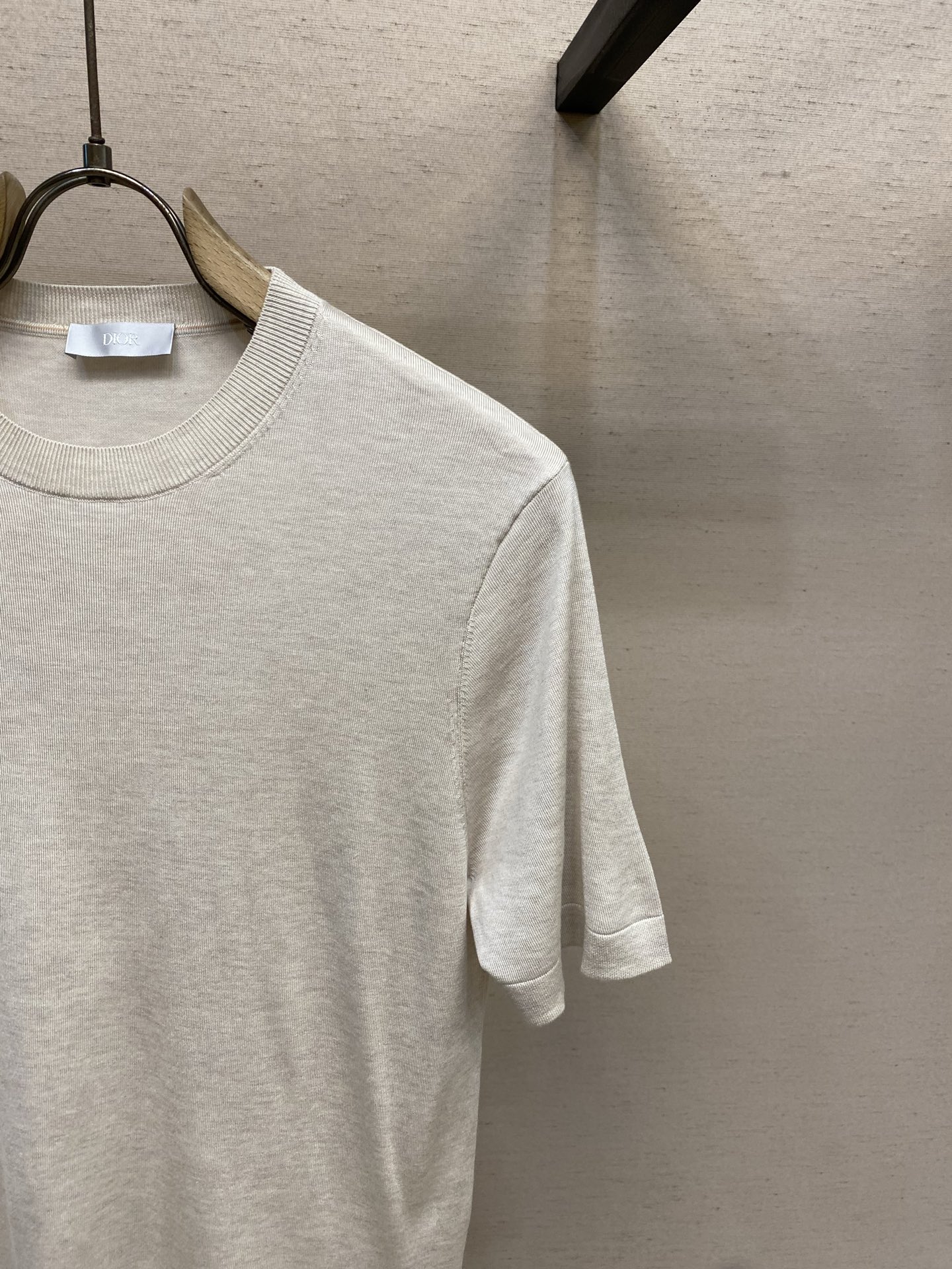 🌟🌟Dior，圆领针织短袖T恤，采用高品质针织面料，柔软亲肤又透气，夏天穿超舒服 简约又有细节感，法式慵
