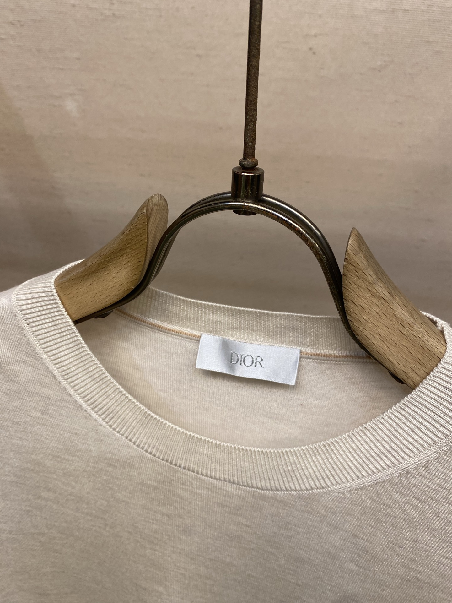 🌟🌟Dior，圆领针织短袖T恤，采用高品质针织面料，柔软亲肤又透气，夏天穿超舒服 简约又有细节感，法式慵