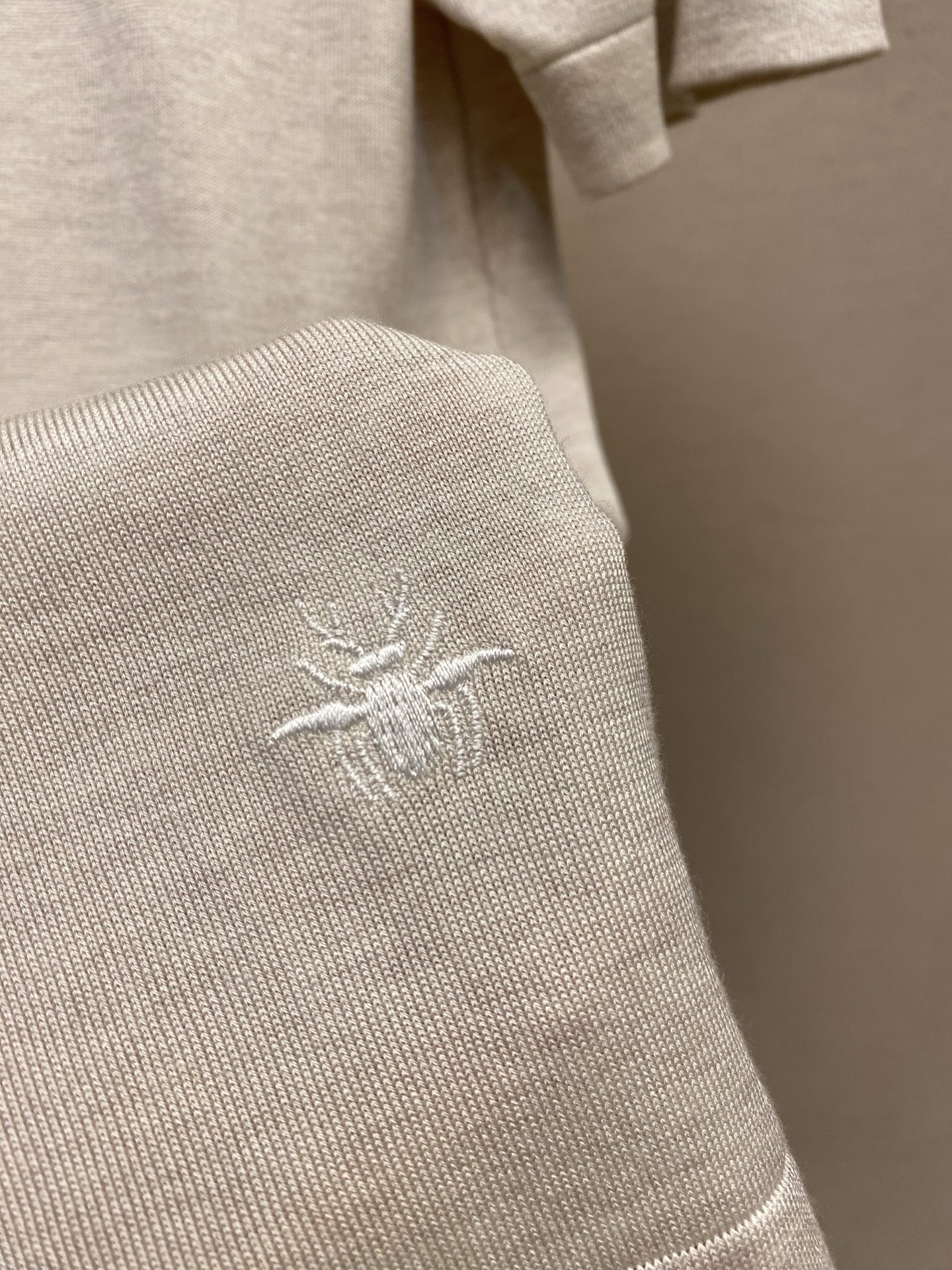 🌟🌟Dior，圆领针织短袖T恤，采用高品质针织面料，柔软亲肤又透气，夏天穿超舒服 简约又有细节感，法式慵