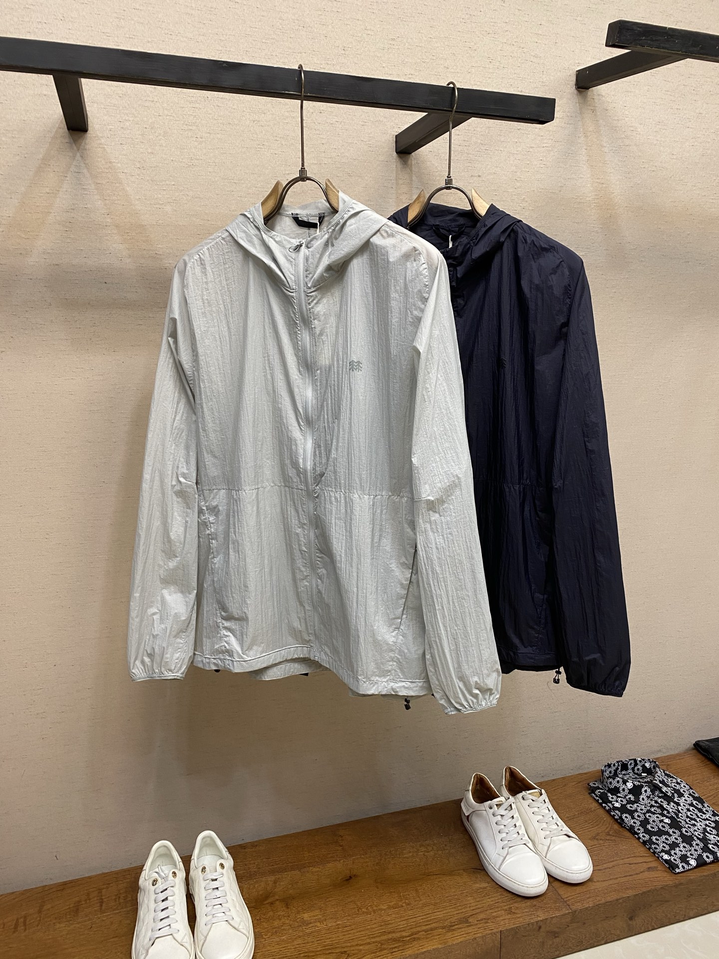 🌟🌟春夏新品 休闲防晒服，夏日外出旅游必备！能有效的抵挡紫外线，使你的肌肤不会受到伤害。非常轻薄，夏天穿