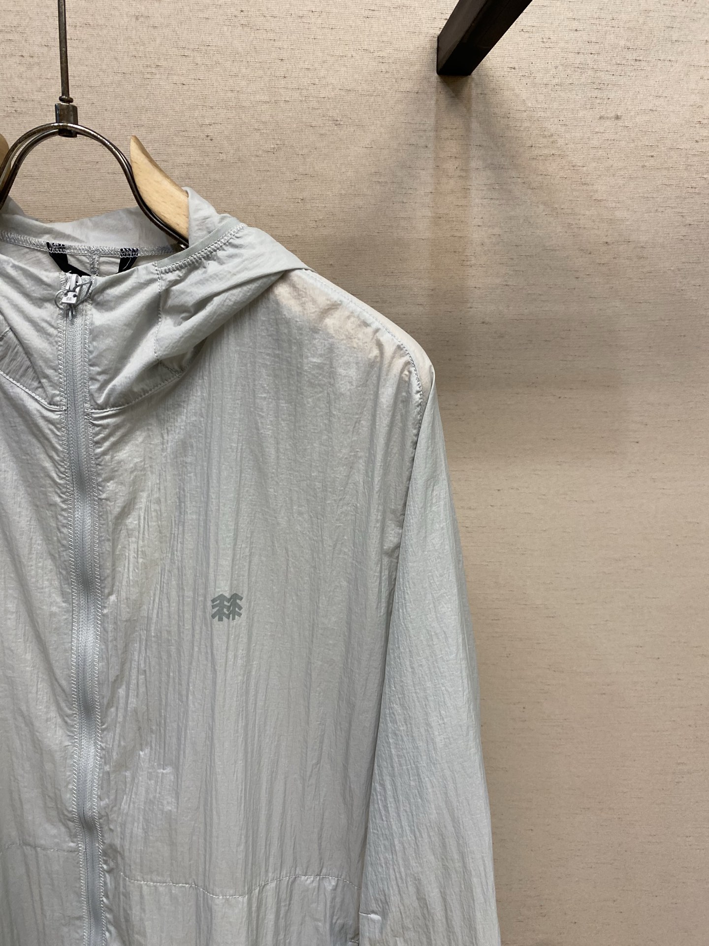 🌟🌟春夏新品 休闲防晒服，夏日外出旅游必备！能有效的抵挡紫外线，使你的肌肤不会受到伤害。非常轻薄，夏天穿