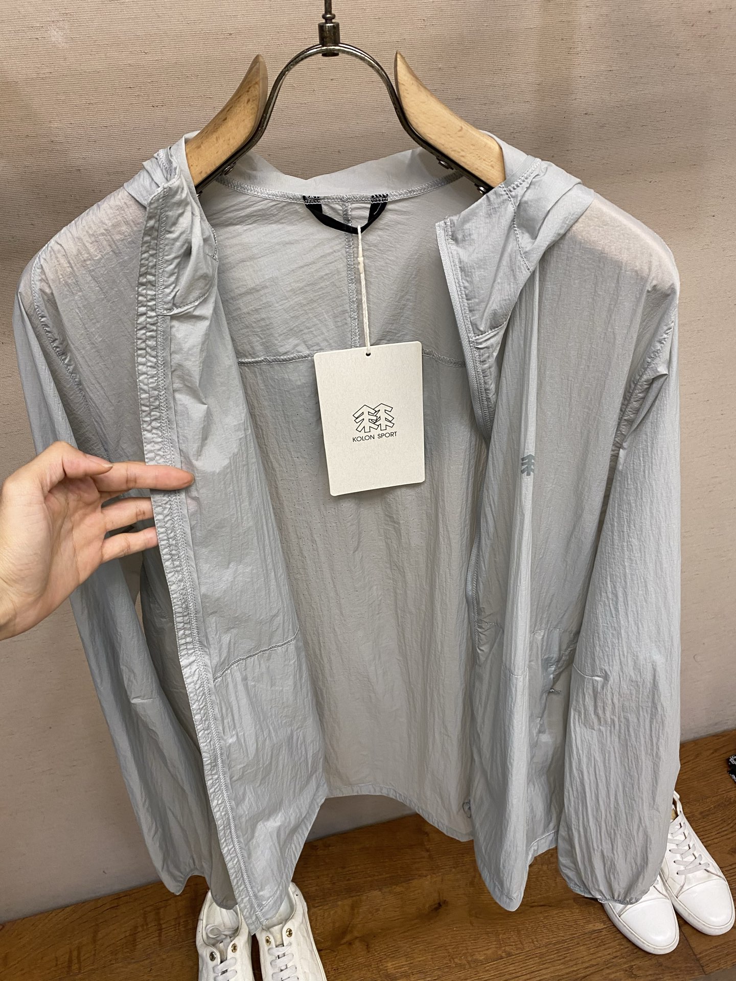 🌟🌟春夏新品 休闲防晒服，夏日外出旅游必备！能有效的抵挡紫外线，使你的肌肤不会受到伤害。非常轻薄，夏天穿