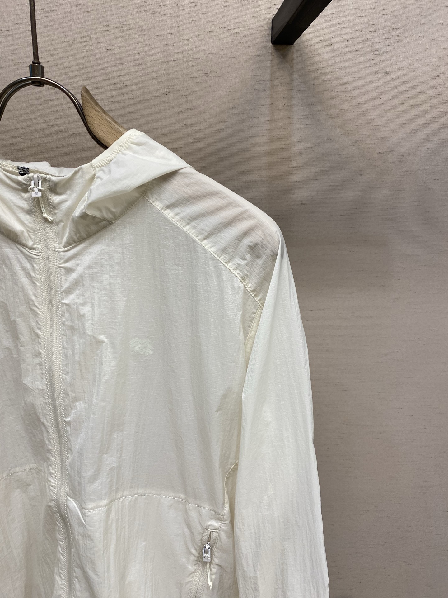 🌟🌟【女款】春夏新品 休闲防晒服，夏日外出旅游必备！能有效的抵挡紫外线，使你的肌肤不会受到伤害。非常轻薄