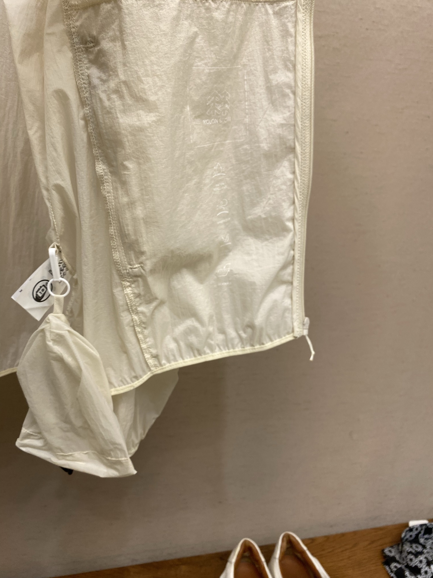 🌟🌟【女款】春夏新品 休闲防晒服，夏日外出旅游必备！能有效的抵挡紫外线，使你的肌肤不会受到伤害。非常轻薄