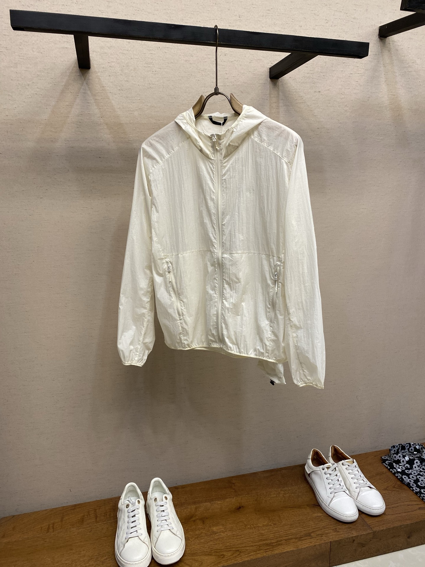 🌟🌟【女款】春夏新品 休闲防晒服，夏日外出旅游必备！能有效的抵挡紫外线，使你的肌肤不会受到伤害。非常轻薄