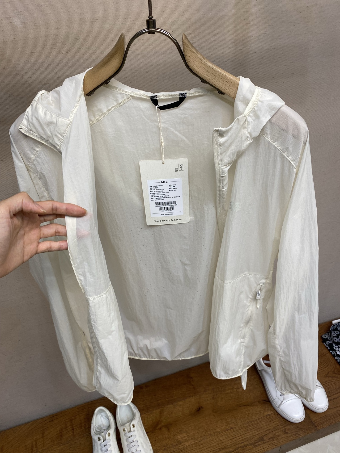 🌟🌟【女款】春夏新品 休闲防晒服，夏日外出旅游必备！能有效的抵挡紫外线，使你的肌肤不会受到伤害。非常轻薄