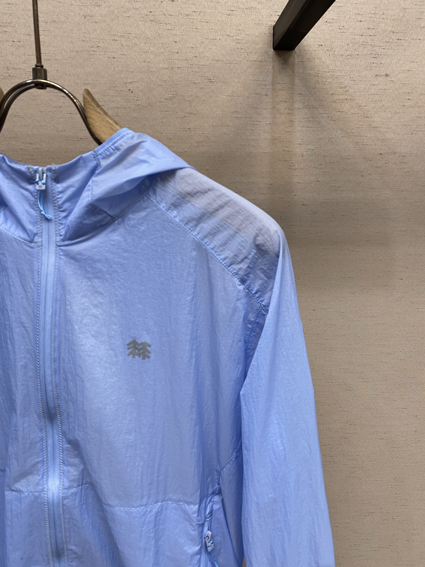 🌟🌟【女款】春夏新品 休闲防晒服，夏日外出旅游必备！能有效的抵挡紫外线，使你的肌肤不会受到伤害。非常轻薄