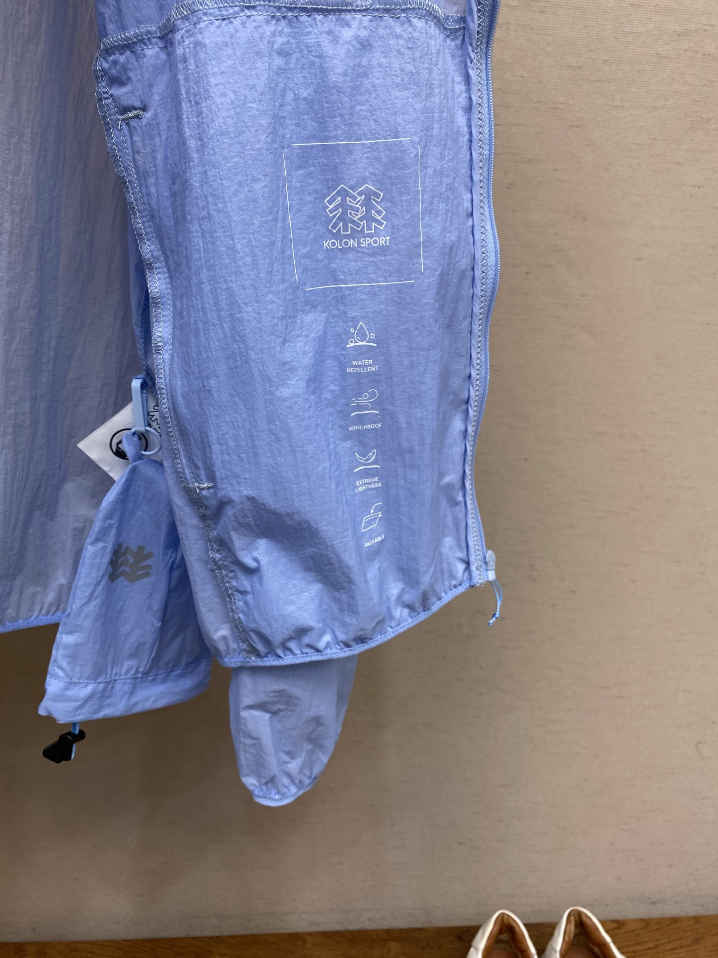🌟🌟【女款】春夏新品 休闲防晒服，夏日外出旅游必备！能有效的抵挡紫外线，使你的肌肤不会受到伤害。非常轻薄