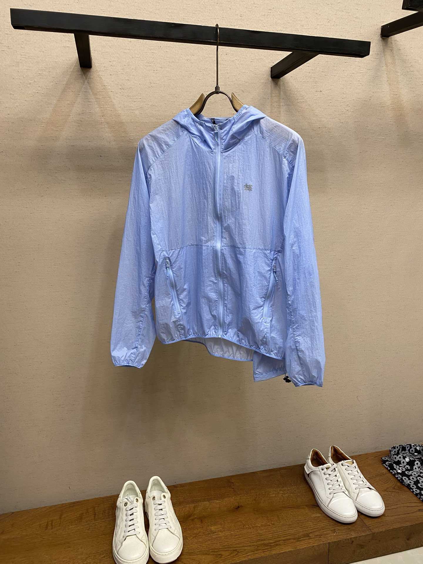 🌟🌟【女款】春夏新品 休闲防晒服，夏日外出旅游必备！能有效的抵挡紫外线，使你的肌肤不会受到伤害。非常轻薄