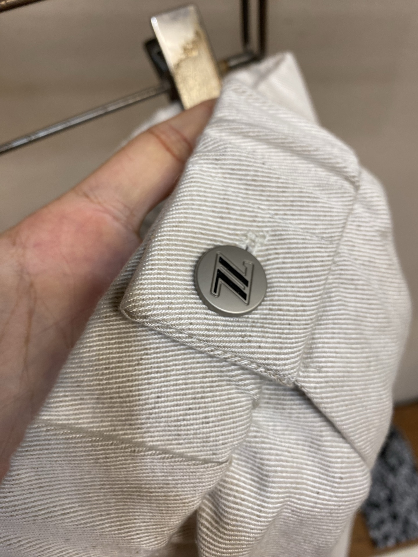 🌟🌟Zzegna，ZZ双色｜米白亚麻混纺休闲短裤甄选高端亚麻混纺斜纹面料，自带天然肌理感，透气排汗、干爽