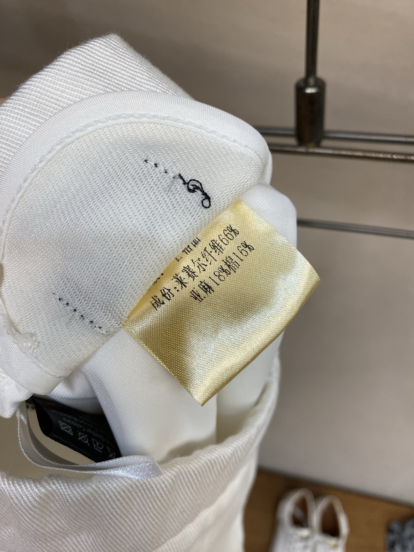 🌟🌟Zzegna，ZZ双色｜米白亚麻混纺休闲短裤甄选高端亚麻混纺斜纹面料，自带天然肌理感，透气排汗、干爽