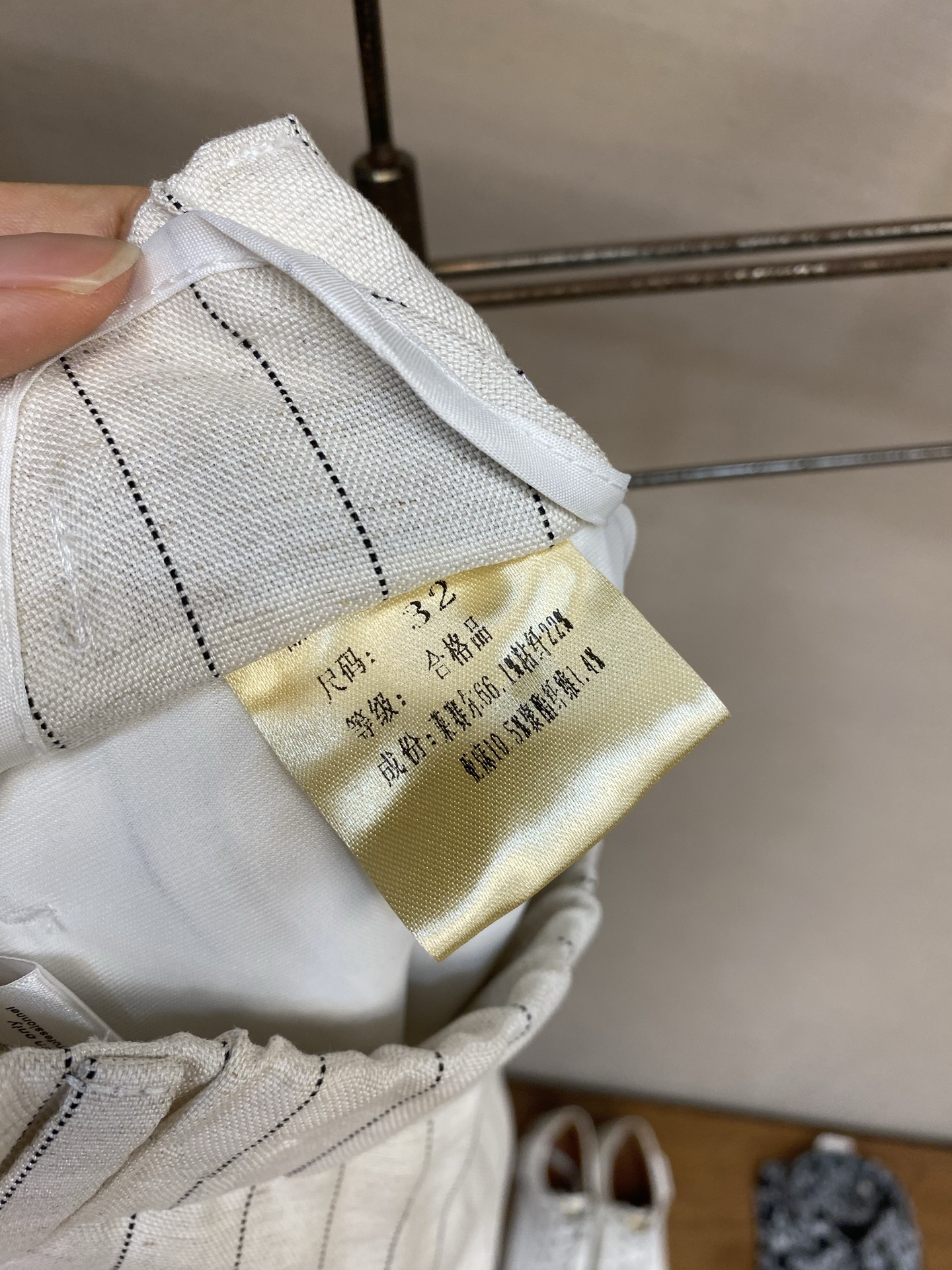 🌟🌟 BC米白条纹亚麻混纺休闲短裤甄选高端亚麻混纺条纹面料，自带天然肌理感，透气排汗、干爽不粘身，兼顾挺