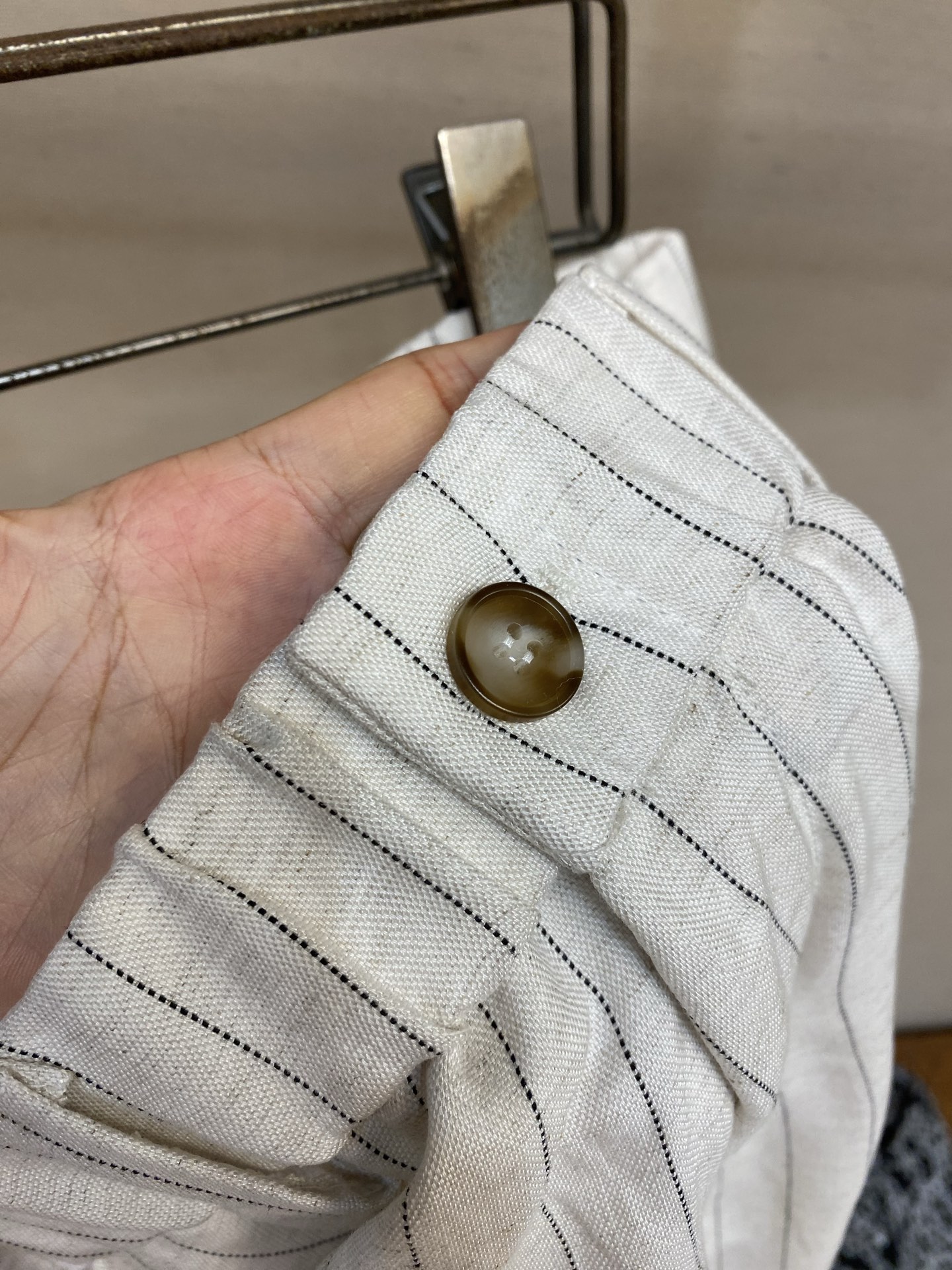 🌟🌟 BC米白条纹亚麻混纺休闲短裤甄选高端亚麻混纺条纹面料，自带天然肌理感，透气排汗、干爽不粘身，兼顾挺
