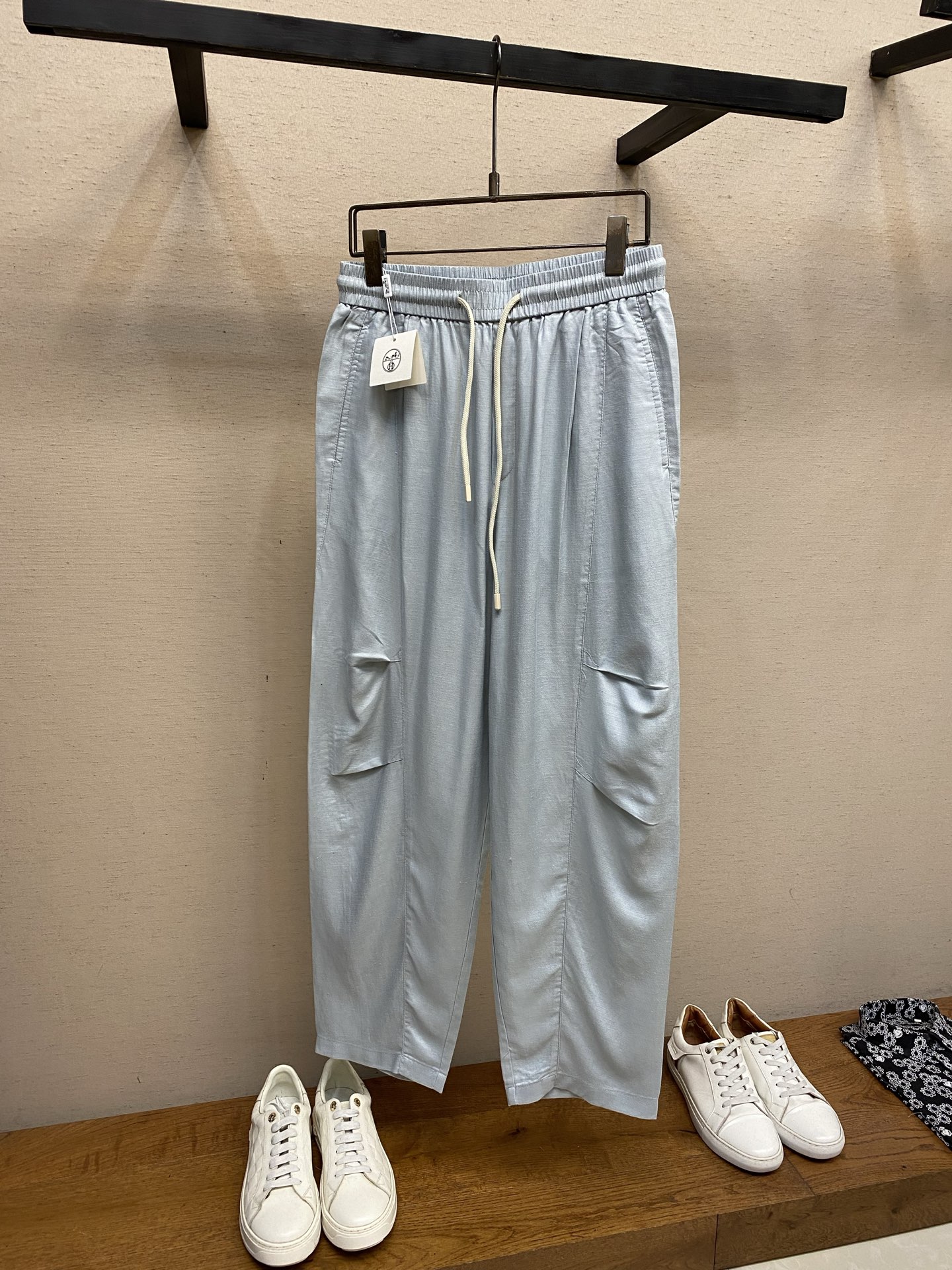 🌟🌟Hermes，2026ss最新亚麻混纺🧊冰蓝休闲裤 #亚麻混纺面料把松弛高级感焊在身上！自带低调暗纹