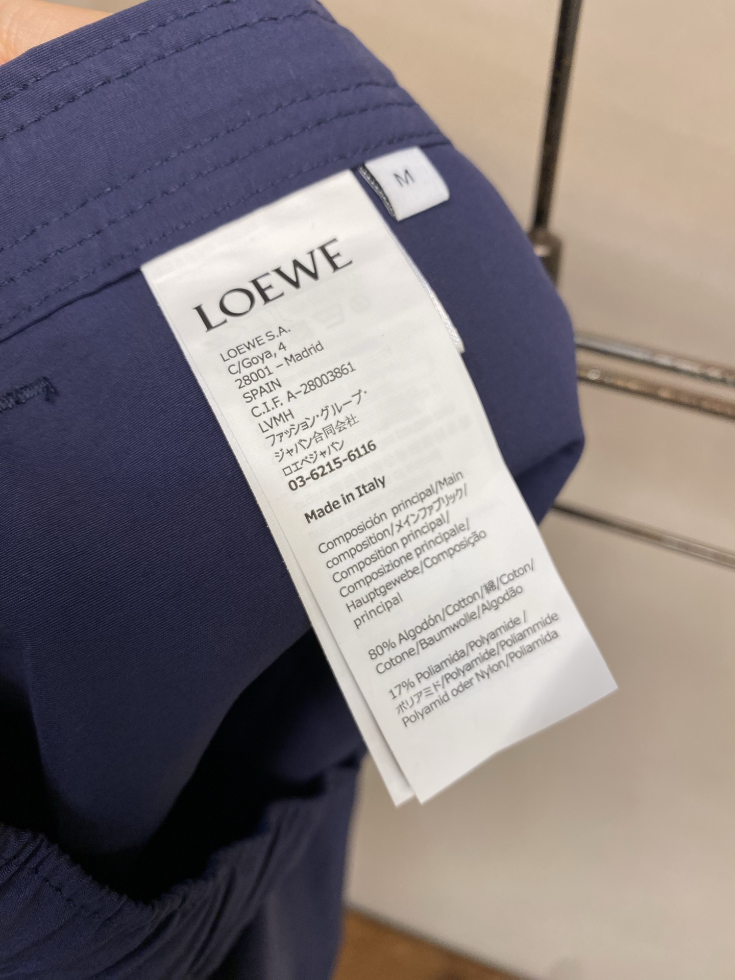 🌟🌟Loewe，贴袋绣花短裤 面料选择：甄选83%棉+17%锦纶混纺府绸而成。高含量棉纤维赋予面料天然亲