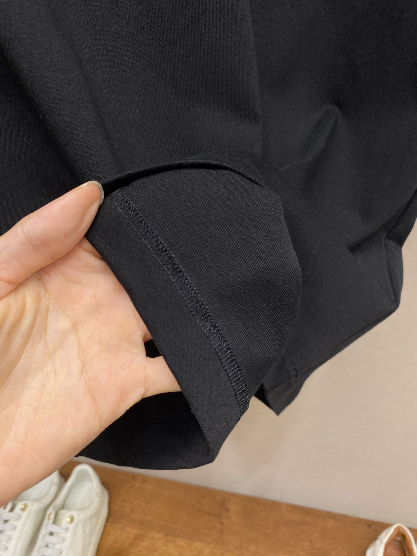 🌟🌟，Cangoose饰刺绣圆领短袖面料选择：甄选高支双股精梳棉面料，双股合股工艺让纱线更紧实，布面呈现