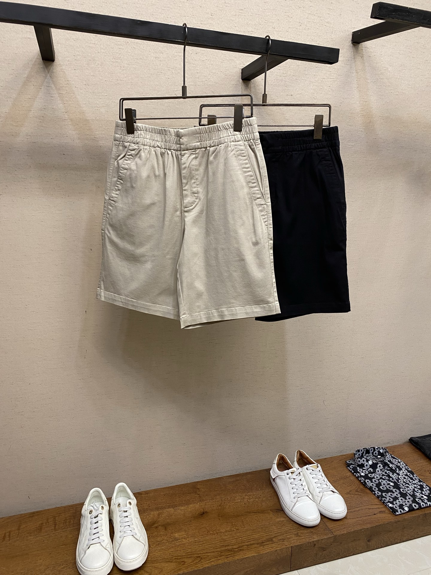 🌟🌟Prada，男士休闲短裤👍 最新款上身版型无敌正！绝对可以闭眼收的一款此款裤子非常百搭，弹力腰围,日
