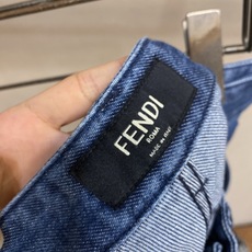 🌟🌟Fendi,2026ss好穿不挑身材在搭配上没有太多的限制 随意简洁的衬托其他单品,来展现自己的风格 🌟🌟Fendi,2026ss好穿不挑身材在搭配上没有太多的限制 随意简洁的衬托其他单品,来展现自己的风格